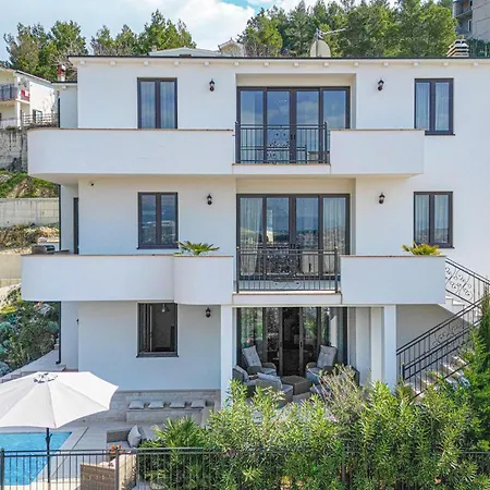 4 Bedroom In Podstrana