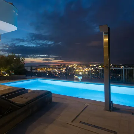 4 Bedroom In Apartment *