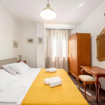 4 Bedroom In Apartment *